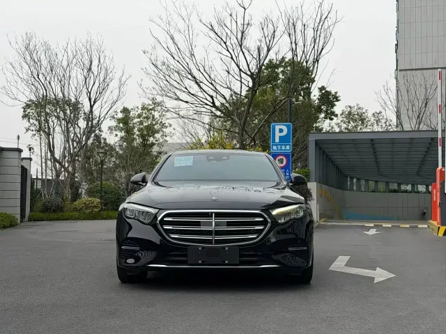 Mercedes-Benz E-Class — Фото автомобиля 2