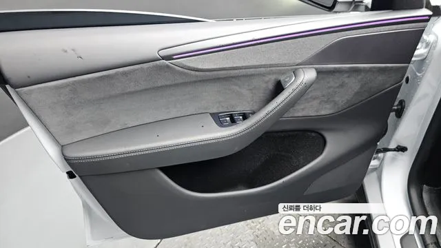 Tesla Model Y — Фото автомобиля 23