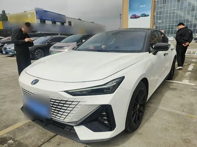 Фотография автомобиля — Changan UNI-V