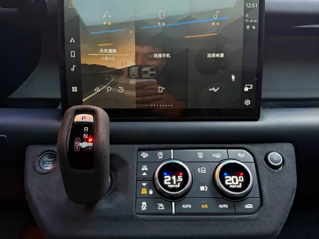 Land Rover Defender — Фото автомобиля 5