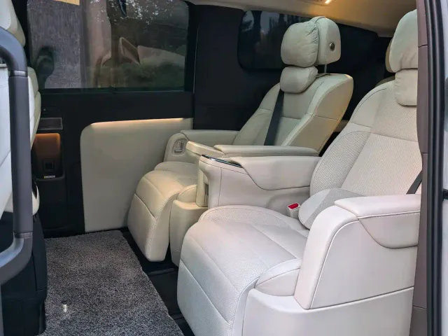 Li Auto MEGA — Фото автомобиля 7