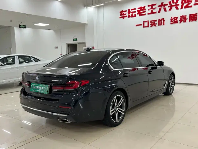 BMW 5 Series — Фото автомобиля 17