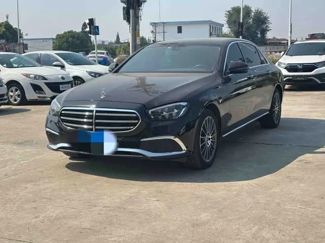 Фотография автомобиля — Mercedes-Benz E-Class