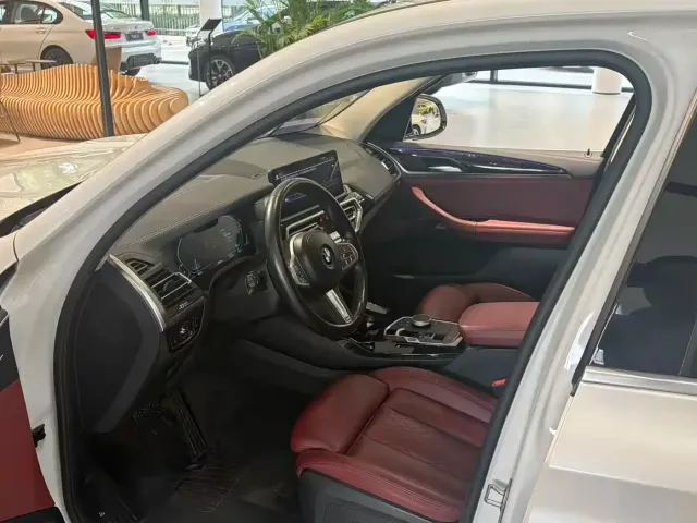 BMW iX3 — Фото автомобиля 8