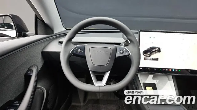 Tesla Model 3 — Фото автомобиля 12