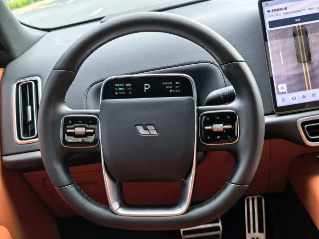 Li Auto L9 — Фото автомобиля 17