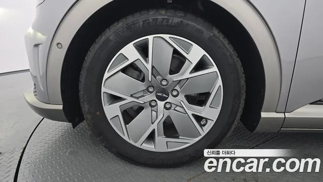Genesis GV60 — Фото автомобиля 5