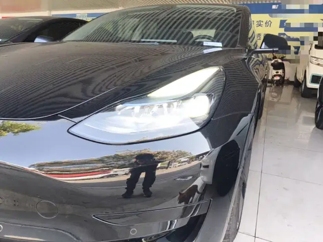 Tesla Model 3 — Фото автомобиля 23