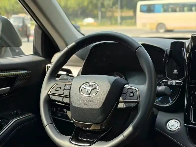 Toyota Highlander — Фото автомобиля 9