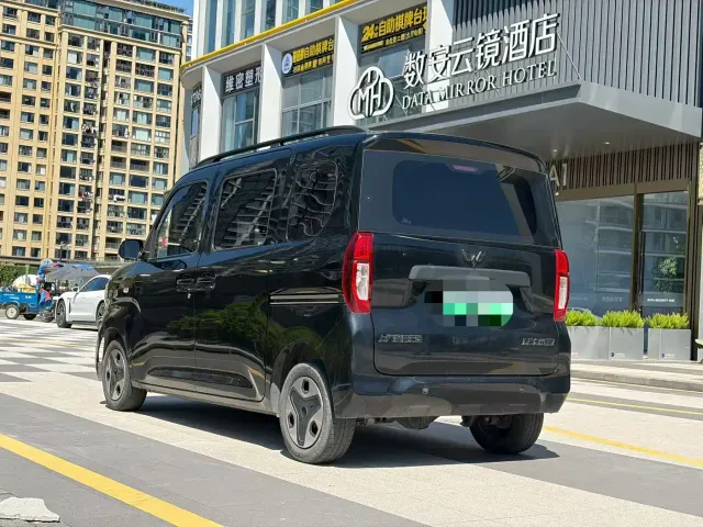 Wuling Zhiguang NEV — Фото автомобиля 9