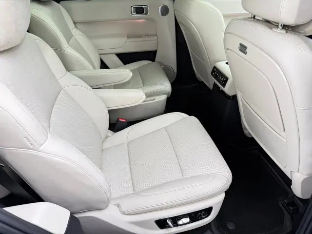 Li Auto L8 — Фото автомобиля 10