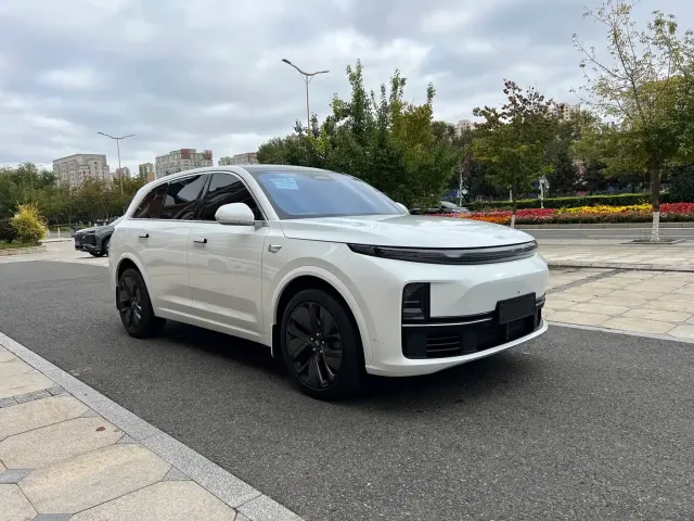 Li Auto L7 — Фото автомобиля 8