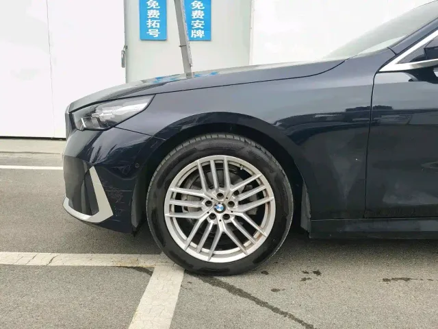 BMW 5 Series — Фото автомобиля 9