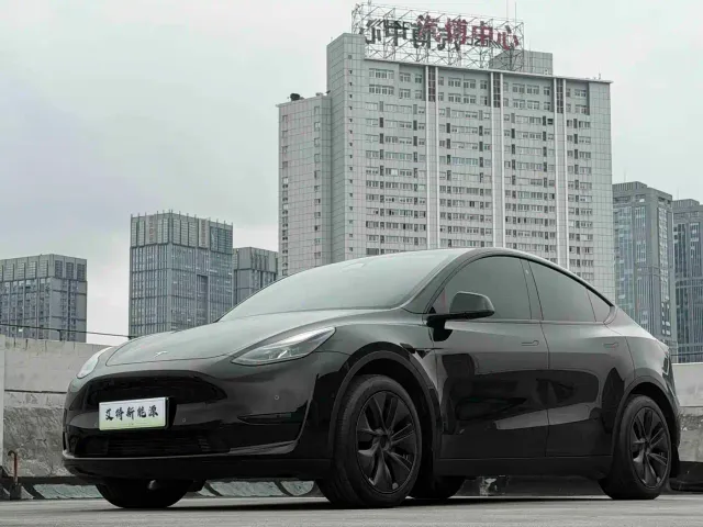 Фотография автомобиля — Tesla Model Y