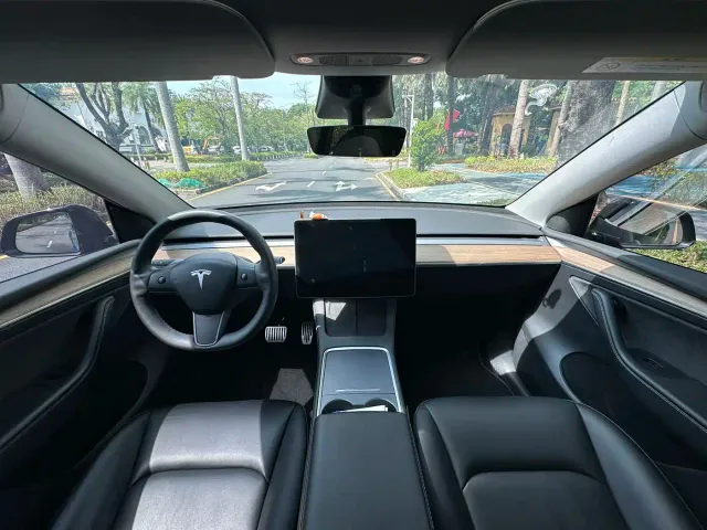 Tesla Model Y — Фото автомобиля 6