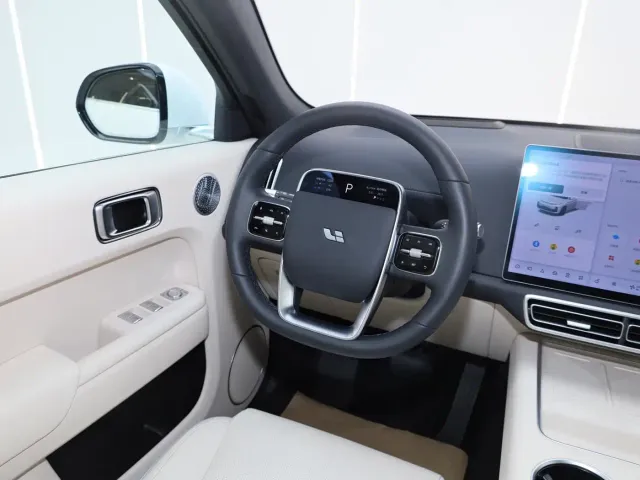 Li Auto L7 — Фото автомобиля 22