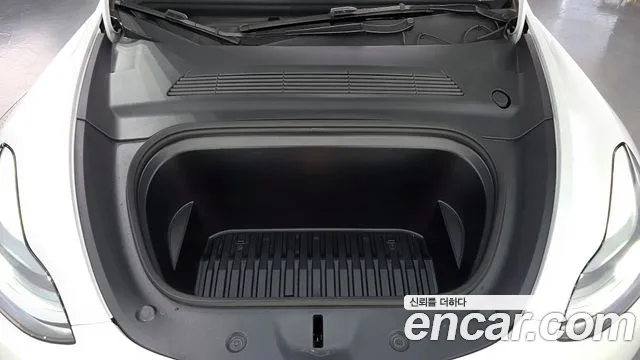 Tesla Model Y — Фото автомобиля 6