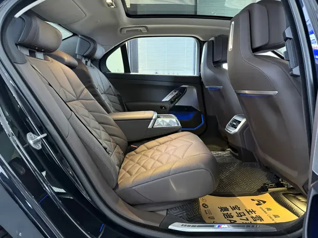BMW 7 Series — Фото автомобиля 10
