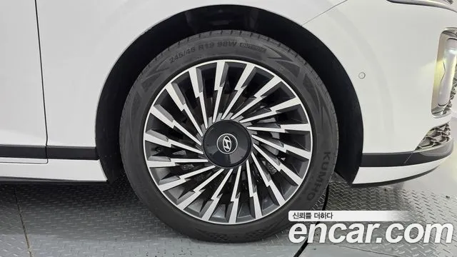 Hyundai Grandeur GN7 — Фото автомобиля 6