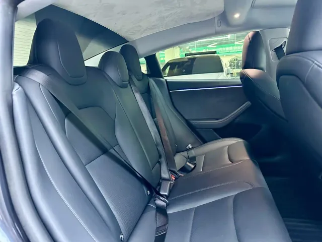 Tesla Model 3 — Фото автомобиля 9