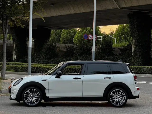MINI Clubman — Фото автомобиля 3
