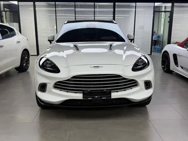 Aston Martin DBX — Фото автомобиля 2