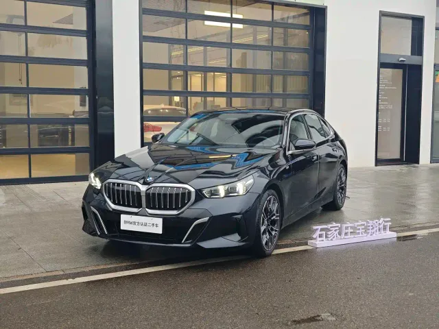 BMW 5 Series — Фото автомобиля 4
