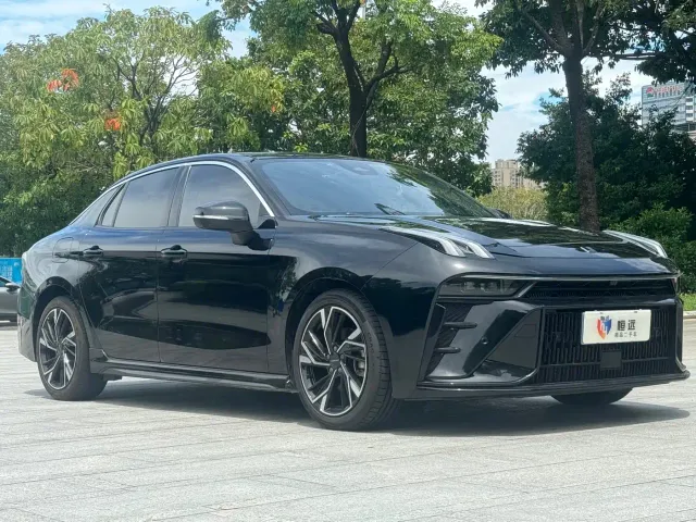 Lynk & Co 03 — Фото автомобиля 3