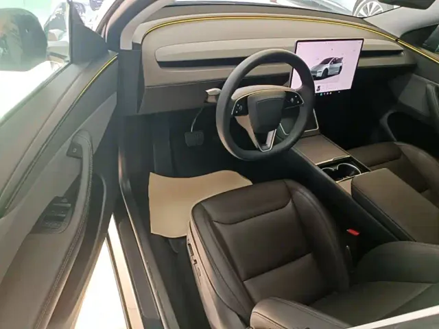 Tesla Model Y — Фото автомобиля 15