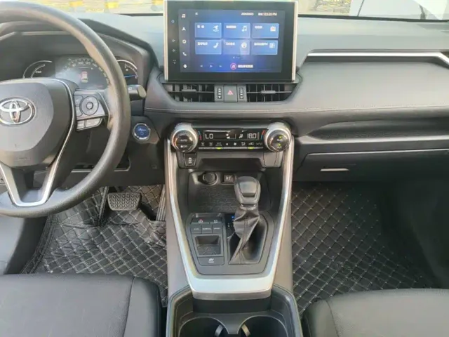 Toyota RAV4 — Фото автомобиля 12