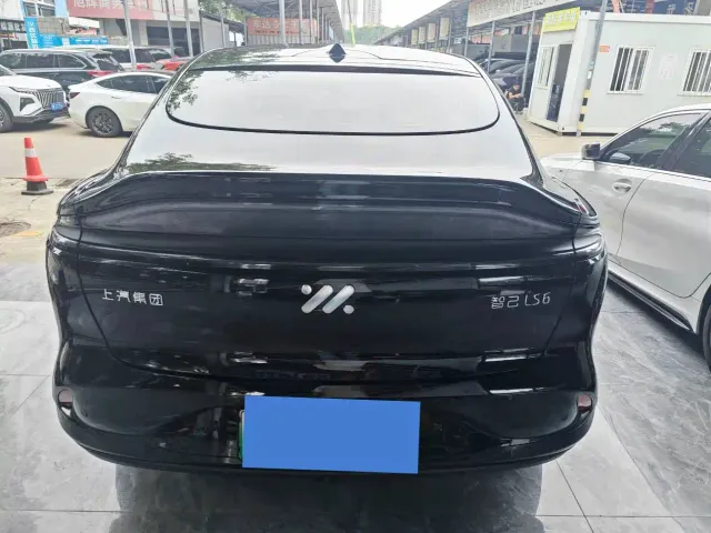 IM Motors LS6 — Фото автомобиля 12