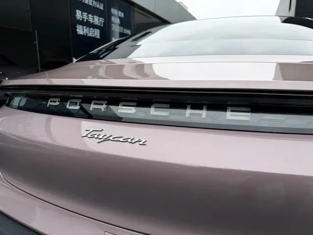 Porsche Taycan — Фото автомобиля 23