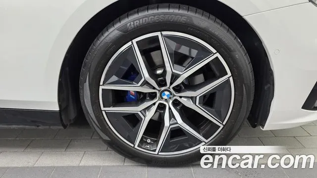 BMW 5 Series G60 — Фото автомобиля 21