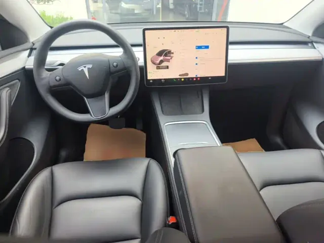 Tesla Model Y — Фото автомобиля 9
