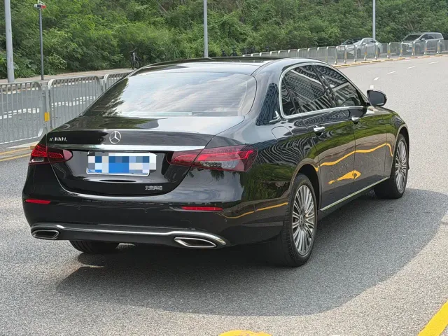 Mercedes-Benz E-Class — Фото автомобиля 4