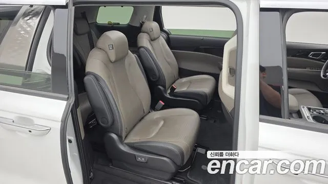 Kia Carnival Generation 4 — Фото автомобиля 12