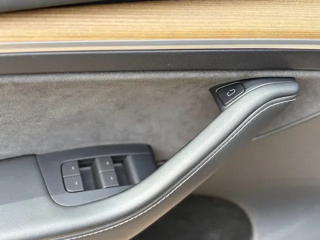 Tesla Model Y — Фото автомобиля 8