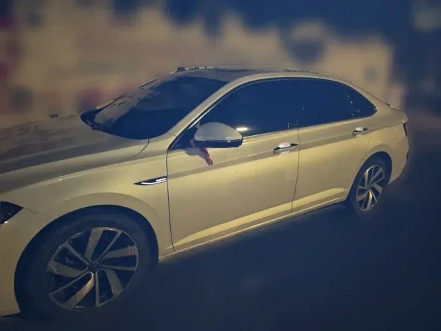 Фотография автомобиля — Volkswagen Sagitar