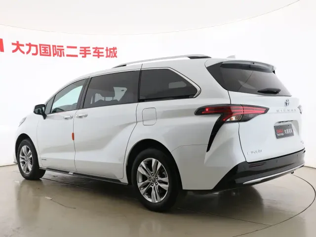 Toyota Sienna — Фото автомобиля 16