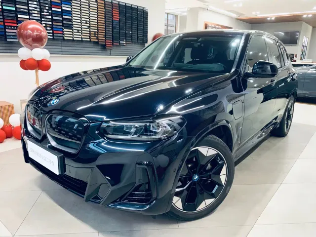 Фотография автомобиля — BMW iX3