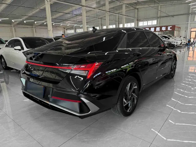 Hyundai Elantra — Фото автомобиля 4