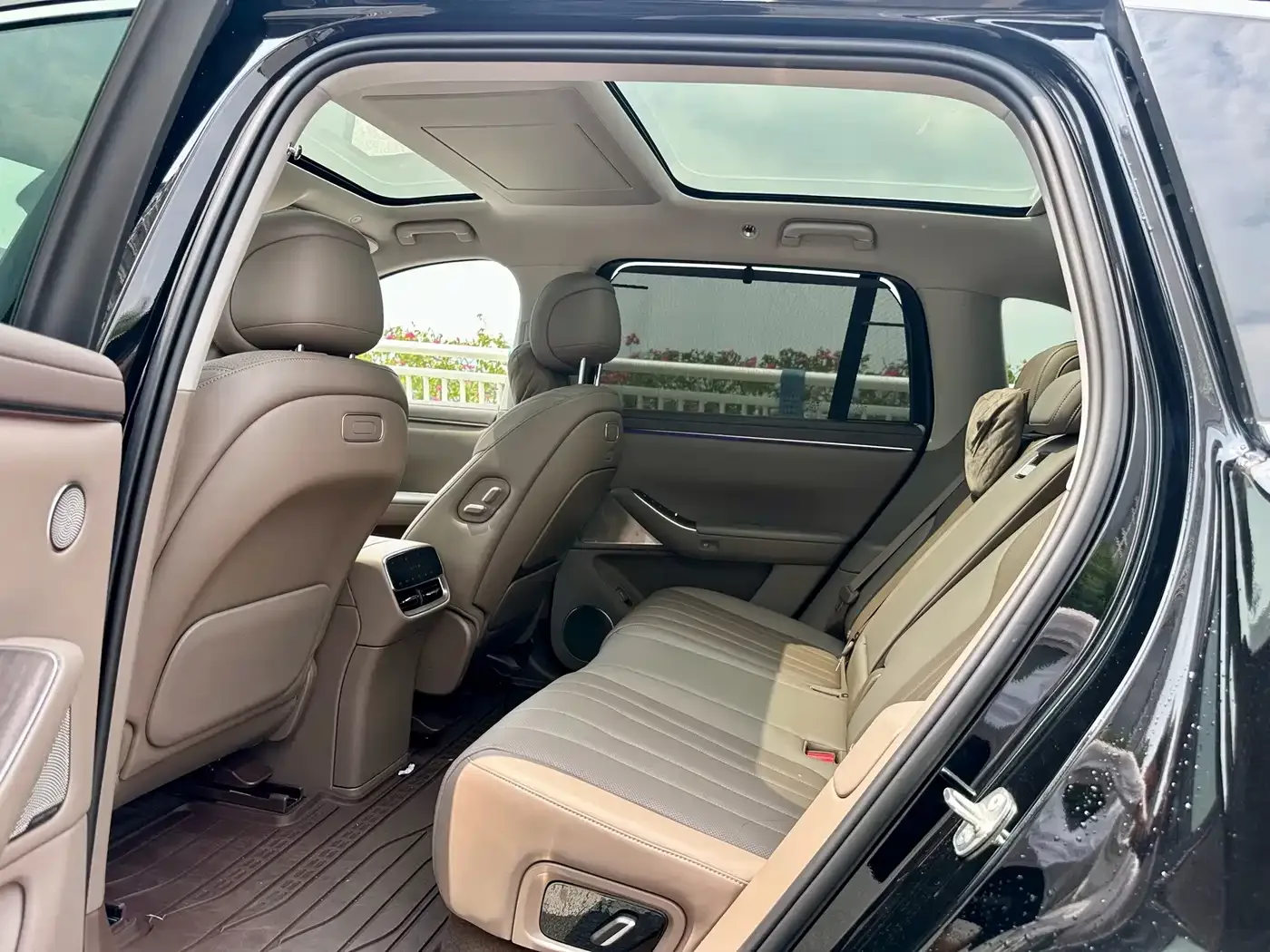 AITO Wenjie AITO M7 2026 Extended Range Ultra AWD 5-Seater — Фото автомобиля 14