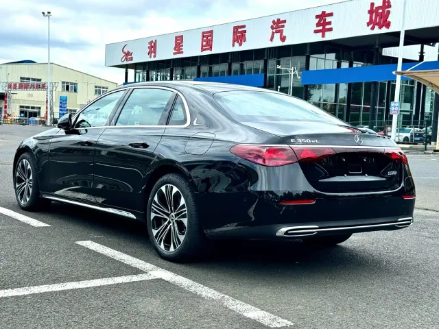 Mercedes-Benz E-Class — Фото автомобиля 6