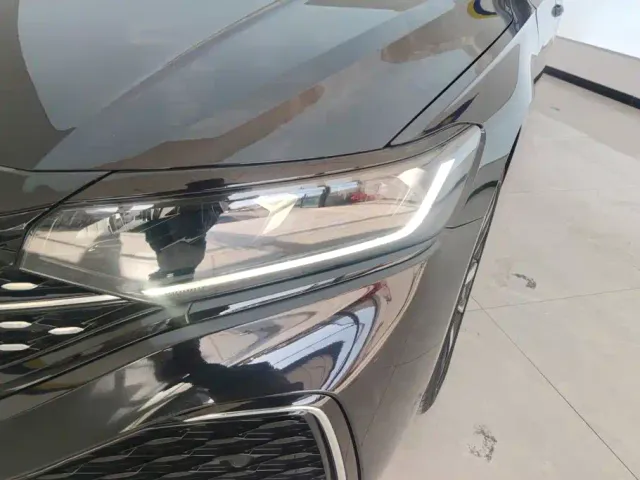 Volkswagen Passat — Фото автомобиля 5