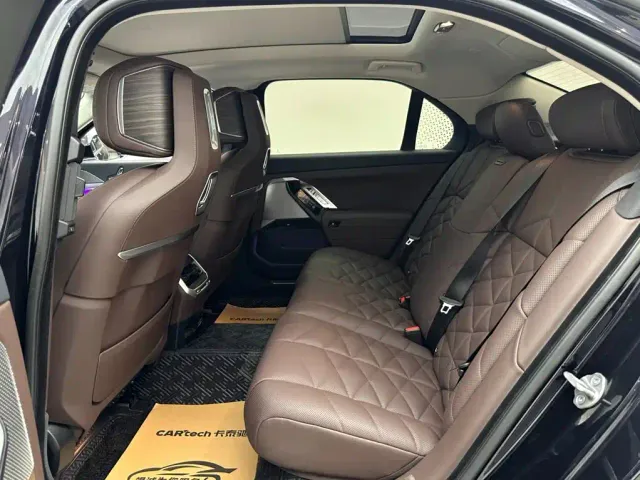 BMW 7 Series — Фото автомобиля 9