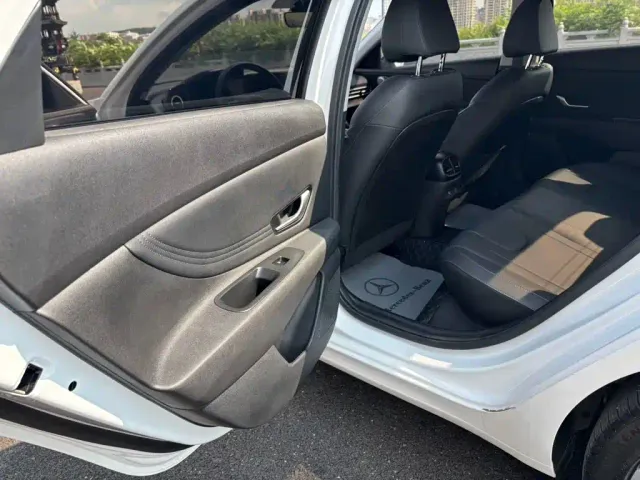 Hyundai Elantra — Фото автомобиля 6