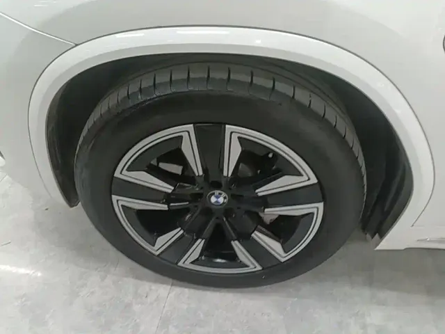 BMW iX3 — Фото автомобиля 22