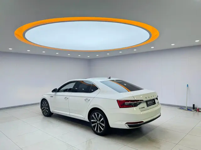 Skoda Superb — Фото автомобиля 4