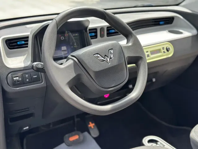 Wuling Hongguang Mini EV — Фото автомобиля 12