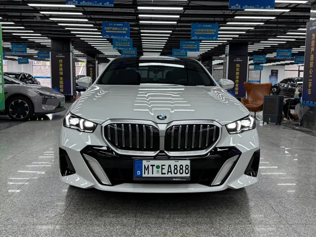 BMW 5 Series — Фото автомобиля 2